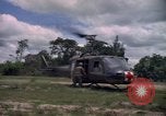 Standbild Betrieb Wahiawa verletzte mit Bell UH-1B Iroquois Huey Hubschrauber Cuchi Süd Vietnam, 1966, aus Sekunde 38 historischem Filmmaterial Videoclip 65675038728