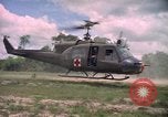 Standbild Betrieb Wahiawa verletzte mit Bell UH-1B Iroquois Huey Hubschrauber Cuchi Süd Vietnam, 1966, aus Sekunde 45 historischem Filmmaterial Videoclip 65675038728