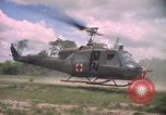 Standbild Betrieb Wahiawa verletzte mit Bell UH-1B Iroquois Huey Hubschrauber Cuchi Süd Vietnam, 1966, aus Sekunde 47 historischem Filmmaterial Videoclip 65675038728