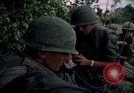 Standbild Betrieb Wahiawa verletzte mit Bell UH-1B Iroquois Huey Hubschrauber Cuchi Süd Vietnam, 1966, aus Sekunde 61 historischem Filmmaterial Videoclip 65675038728