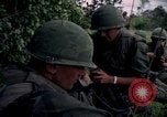 Standbild Betrieb Wahiawa verletzte mit Bell UH-1B Iroquois Huey Hubschrauber Cuchi Süd Vietnam, 1966, aus Sekunde 62 historischem Filmmaterial Videoclip 65675038728