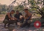 Immagine di 101ª Divisione aviotrasportata in Cambogia Se San Cambogia, 1970, secondo 17 filmato di repertorio 65675038729