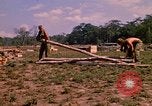 Standbild 101st Airborne Division Soldaten bauen Bunker Papageien Schnabel Kambodscha, 1970, aus Sekunde 59 historischem Filmmaterial Videoclip 65675038731