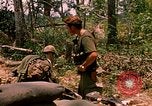 Standbild 101st Airborne Division Gang Papageien Schnabel Kambodscha, 1970, aus Sekunde 9 historischem Filmmaterial Videoclip 65675038732