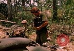 Standbild 101st Airborne Division Gang Papageien Schnabel Kambodscha, 1970, aus Sekunde 12 historischem Filmmaterial Videoclip 65675038732