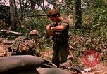 Standbild 101st Airborne Division Gang Papageien Schnabel Kambodscha, 1970, aus Sekunde 14 historischem Filmmaterial Videoclip 65675038732
