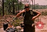 Standbild 101st Airborne Division Gang Papageien Schnabel Kambodscha, 1970, aus Sekunde 21 historischem Filmmaterial Videoclip 65675038732