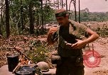 Standbild 101st Airborne Division Gang Papageien Schnabel Kambodscha, 1970, aus Sekunde 22 historischem Filmmaterial Videoclip 65675038732
