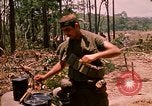 Standbild 101st Airborne Division Gang Papageien Schnabel Kambodscha, 1970, aus Sekunde 23 historischem Filmmaterial Videoclip 65675038732