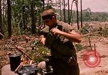 Standbild 101st Airborne Division Gang Papageien Schnabel Kambodscha, 1970, aus Sekunde 27 historischem Filmmaterial Videoclip 65675038732