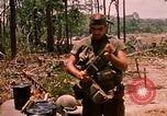 Standbild 101st Airborne Division Gang Papageien Schnabel Kambodscha, 1970, aus Sekunde 30 historischem Filmmaterial Videoclip 65675038732