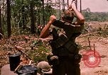 Standbild 101st Airborne Division Gang Papageien Schnabel Kambodscha, 1970, aus Sekunde 31 historischem Filmmaterial Videoclip 65675038732