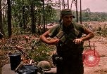 Standbild 101st Airborne Division Gang Papageien Schnabel Kambodscha, 1970, aus Sekunde 33 historischem Filmmaterial Videoclip 65675038732