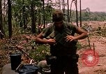 Standbild 101st Airborne Division Gang Papageien Schnabel Kambodscha, 1970, aus Sekunde 34 historischem Filmmaterial Videoclip 65675038732