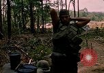 Standbild 101st Airborne Division Gang Papageien Schnabel Kambodscha, 1970, aus Sekunde 42 historischem Filmmaterial Videoclip 65675038732