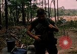 Standbild 101st Airborne Division Gang Papageien Schnabel Kambodscha, 1970, aus Sekunde 45 historischem Filmmaterial Videoclip 65675038732