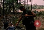 Standbild 101st Airborne Division Gang Papageien Schnabel Kambodscha, 1970, aus Sekunde 46 historischem Filmmaterial Videoclip 65675038732