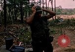 Standbild 101st Airborne Division Gang Papageien Schnabel Kambodscha, 1970, aus Sekunde 51 historischem Filmmaterial Videoclip 65675038732