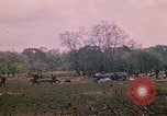 Standbild 101st Airborne Division Gang Papageien Schnabel Kambodscha, 1970, aus Sekunde 55 historischem Filmmaterial Videoclip 65675038732
