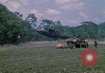 Standbild 101st Airborne Division Soldaten board Hubschrauber Papageien Schnabel Kambodscha, 1970, aus Sekunde 27 historischem Filmmaterial Videoclip 65675038733