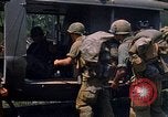 Standbild 101st Airborne Division Soldaten board Hubschrauber Papageien Schnabel Kambodscha, 1970, aus Sekunde 60 historischem Filmmaterial Videoclip 65675038733