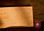 Standbild Tanken der Hubschrauber der 101st Airborne Division Soldat Papageien Schnabel Kambodscha, 1970, aus Sekunde 15 historischem Filmmaterial Videoclip 65675038734