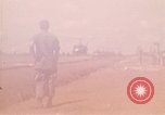 Immagine di Elicotteri trasportano 101st Airborne Pappagalli becco Cambogia, 1970, secondo 1 filmato di repertorio 65675038735