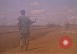 Immagine di Elicotteri trasportano 101st Airborne Pappagalli becco Cambogia, 1970, secondo 6 filmato di repertorio 65675038735
