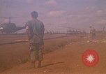 Immagine di Elicotteri trasportano 101st Airborne Pappagalli becco Cambogia, 1970, secondo 10 filmato di repertorio 65675038735
