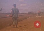Immagine di Elicotteri trasportano 101st Airborne Pappagalli becco Cambogia, 1970, secondo 12 filmato di repertorio 65675038735