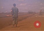 Immagine di Elicotteri trasportano 101st Airborne Pappagalli becco Cambogia, 1970, secondo 13 filmato di repertorio 65675038735