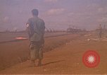 Immagine di Elicotteri trasportano 101st Airborne Pappagalli becco Cambogia, 1970, secondo 14 filmato di repertorio 65675038735