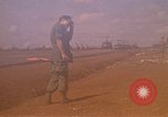 Immagine di Elicotteri trasportano 101st Airborne Pappagalli becco Cambogia, 1970, secondo 20 filmato di repertorio 65675038735