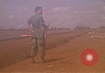 Immagine di Elicotteri trasportano 101st Airborne Pappagalli becco Cambogia, 1970, secondo 29 filmato di repertorio 65675038735