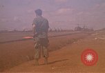 Immagine di Elicotteri trasportano 101st Airborne Pappagalli becco Cambogia, 1970, secondo 42 filmato di repertorio 65675038735