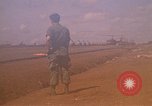 Immagine di Elicotteri trasportano 101st Airborne Pappagalli becco Cambogia, 1970, secondo 43 filmato di repertorio 65675038735