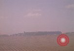Immagine di Elicotteri trasportano 101st Airborne Pappagalli becco Cambogia, 1970, secondo 45 filmato di repertorio 65675038735