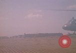 Immagine di Elicotteri trasportano 101st Airborne Pappagalli becco Cambogia, 1970, secondo 46 filmato di repertorio 65675038735