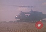 Immagine di Elicotteri trasportano 101st Airborne Pappagalli becco Cambogia, 1970, secondo 48 filmato di repertorio 65675038735