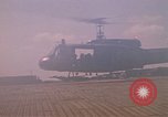 Immagine di Elicotteri trasportano 101st Airborne Pappagalli becco Cambogia, 1970, secondo 50 filmato di repertorio 65675038735