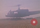 Immagine di Elicotteri trasportano 101st Airborne Pappagalli becco Cambogia, 1970, secondo 52 filmato di repertorio 65675038735