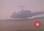 Immagine di Elicotteri trasportano 101st Airborne Pappagalli becco Cambogia, 1970, secondo 56 filmato di repertorio 65675038735