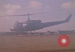Immagine di Elicotteri trasportano 101st Airborne Pappagalli becco Cambogia, 1970, secondo 61 filmato di repertorio 65675038735