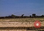 Standbild 101st Airborne Division Pleiku Vietnam, 1970, aus Sekunde 8 historischem Filmmaterial Videoclip 65675038740
