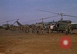 Standbild 101st Airborne Division Pleiku Vietnam, 1970, aus Sekunde 24 historischem Filmmaterial Videoclip 65675038740