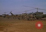 Standbild 101st Airborne Division Pleiku Vietnam, 1970, aus Sekunde 26 historischem Filmmaterial Videoclip 65675038740