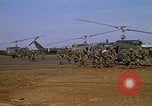 Standbild 101st Airborne Division Pleiku Vietnam, 1970, aus Sekunde 29 historischem Filmmaterial Videoclip 65675038740