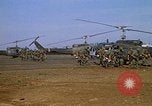 Standbild 101st Airborne Division Pleiku Vietnam, 1970, aus Sekunde 32 historischem Filmmaterial Videoclip 65675038740