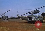 Standbild 101st Airborne Division Pleiku Vietnam, 1970, aus Sekunde 56 historischem Filmmaterial Videoclip 65675038740