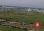 Standbild Flugzeuge landen Thailand, 1967, aus Sekunde 7 historischem Filmmaterial Videoclip 65675038787